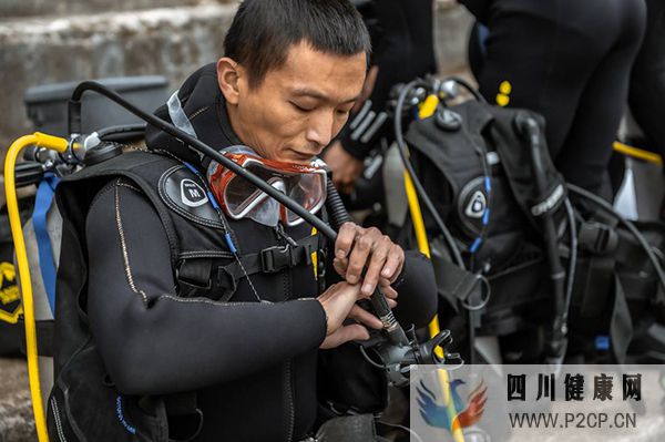 遵義藍天救援隊長水下作業遇難疑遇暗流撞上硬物昏迷失去呼吸(圖1)