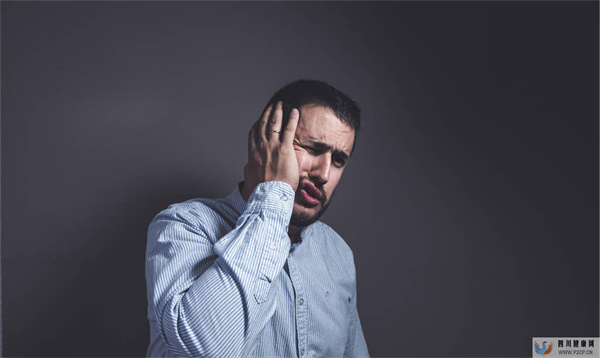 口腔潰瘍老不好？提醒：口腔出現5個異常，警惕是口腔癌“信號”(圖1)