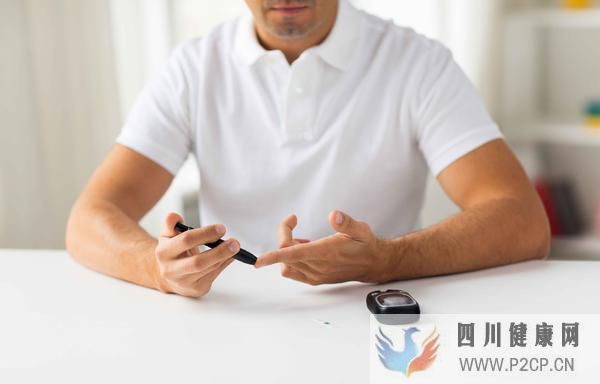 糖尿病不痛不癢？醫(yī)生告誡：出現(xiàn)這4種征兆，當(dāng)心并發(fā)癥不請(qǐng)自來(圖1)