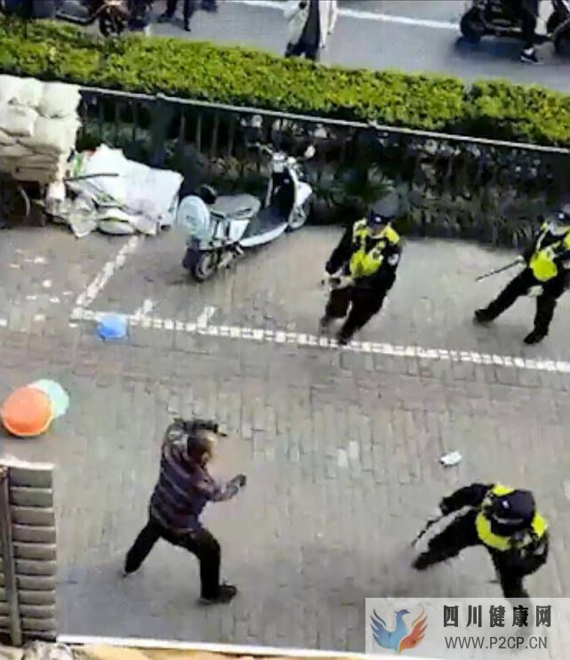 監護人何在？26歲男子“持剪刀”刺傷9人：系在冊精神病人！(圖2)